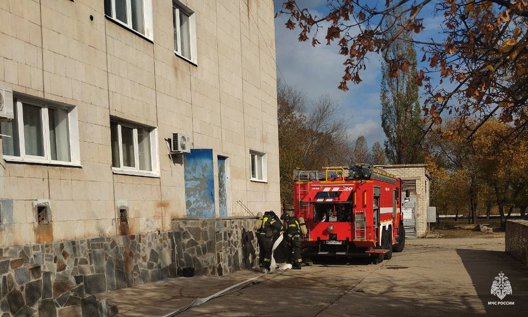В Энергодаре сотрудники МЧС России ликвидировали условный пожар во Дворце культуры В Энергодаре сотрудники МЧС России ликвидировали условный пожар во Дворце культуры