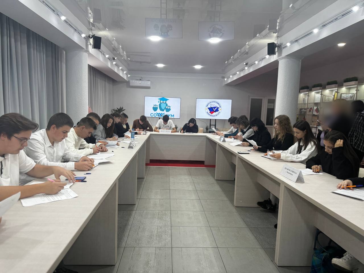 В Запорожской области успешно прошел первый региональный тур Всероссийской олимпиады школьников по избирательному праву и процессу «СОФИУМ» В Запорожской области успешно прошел первый региональный тур Всероссийской олимпиады школьников по избирательному праву и процессу «СОФИУМ»