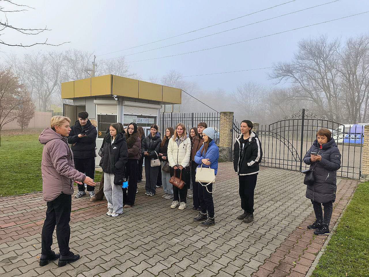 Студенты Мелитопольского многопрофильного колледжа посетили Каменную Могилу Студенты Мелитопольского многопрофильного колледжа посетили Каменную Могилу