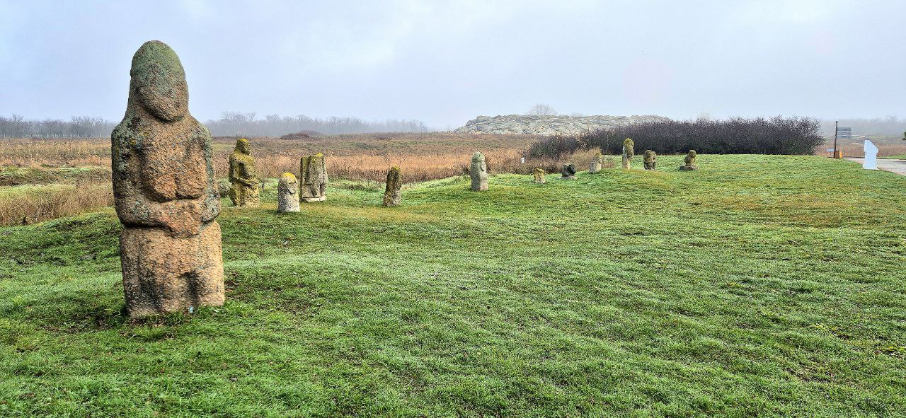 Студенты Мелитопольского многопрофильного колледжа посетили Каменную Могилу Студенты Мелитопольского многопрофильного колледжа посетили Каменную Могилу