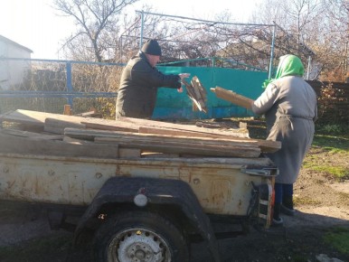 Согревая теплом и заботой жителей прифронтовых сёл Токмакского округа