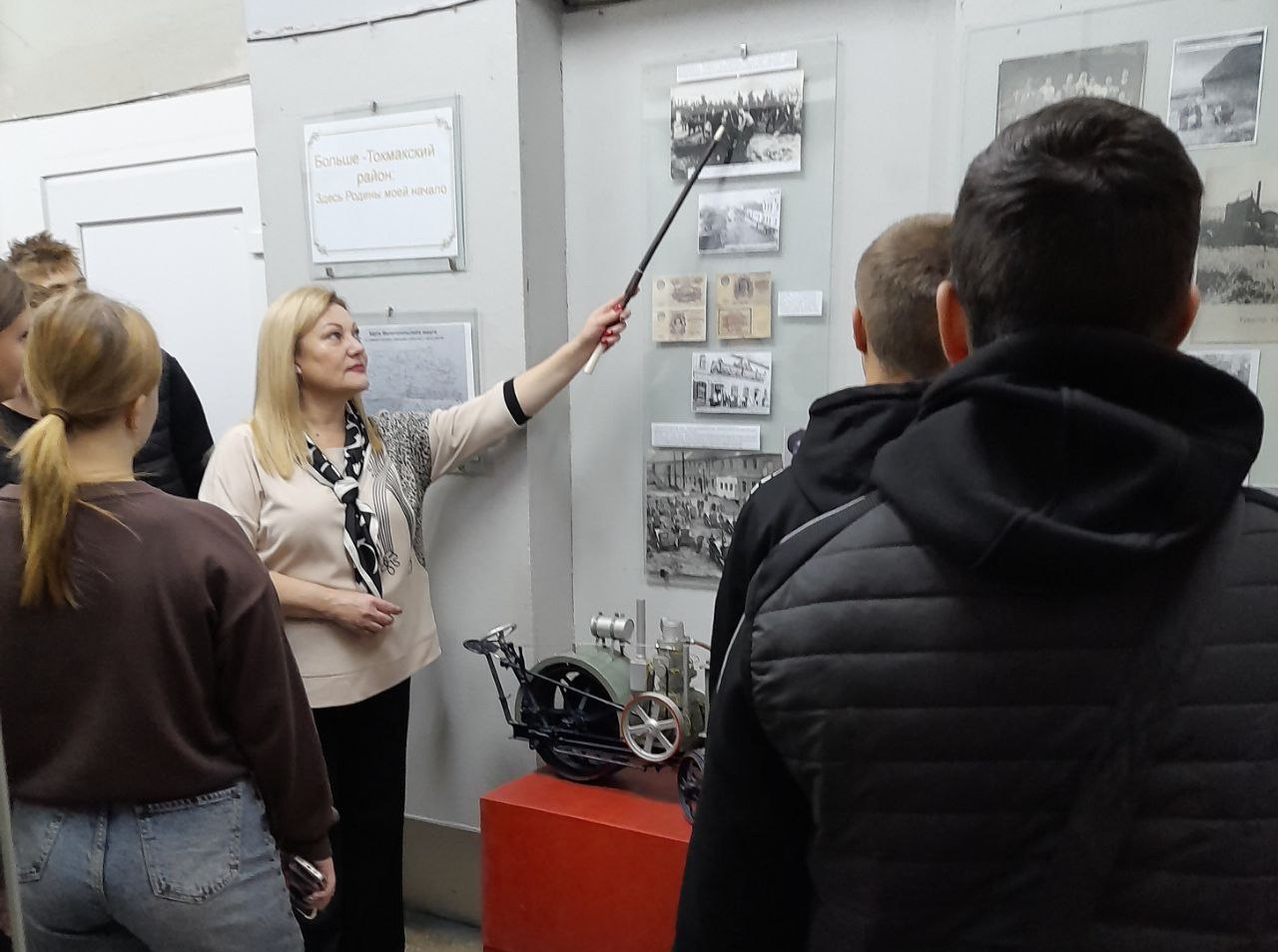 В Токмакском краеведческом музее для студентов Молочанского многопрофильного центра профессионально-технического обучения проведена экскурсия В Токмакском краеведческом музее для студентов Молочанского многопрофильного центра профессионально-технического обучения проведена экскурсия