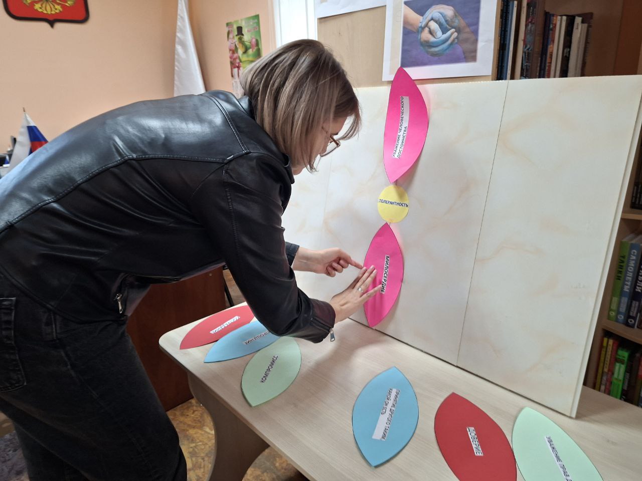 В преддверии Международного дня толерантности в Молочанской городской библиотеке-филиале прошла акция «Цветок толерантности» В преддверии Международного дня толерантности в Молочанской городской библиотеке-филиале прошла акция «Цветок толерантности»