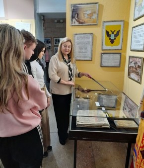 В Токмакском краеведческом музее для студентов Молочанского многопрофильного центра профессионально-технического обучения проведена экскурсия