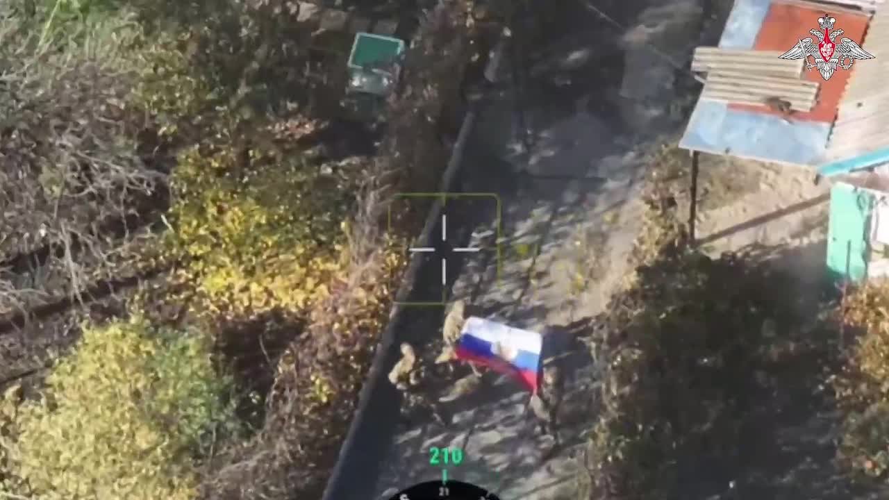 Минобороны России: Штурмовые подразделения 36-й гвардейской мотострелковой бригады 29-й гвардейской общевойсковой армии группировки войск «Восток» вклинились в оборону противника более чем на четыре километра и полностью...