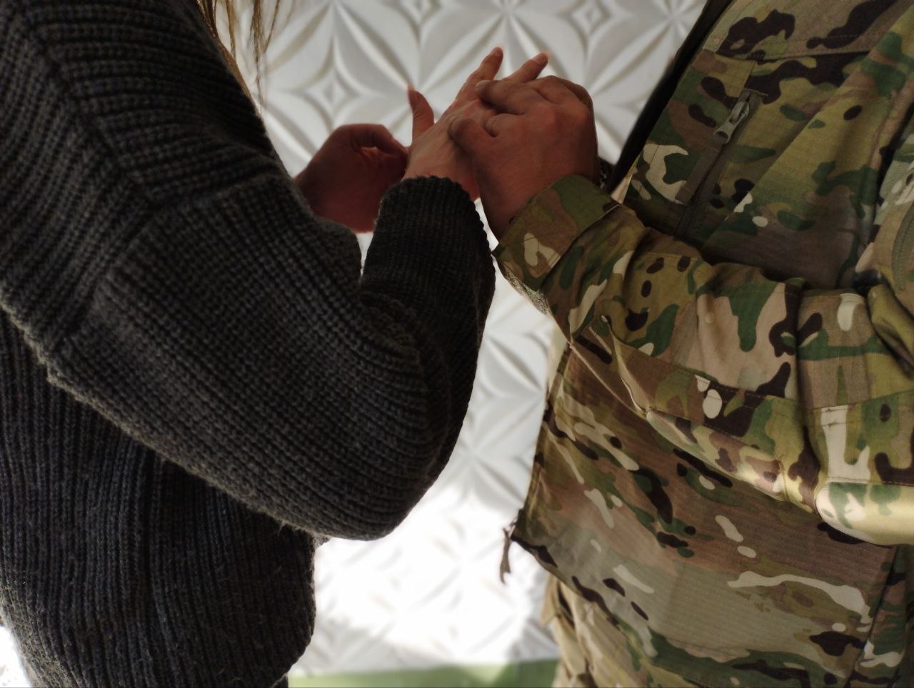 В территориальном отделе ЗАГС Акимовского района Управления ЗАГС Запорожской области сегодня состоялась трогательная регистрация брака участника СВО и его избранницы В территориальном отделе ЗАГС Акимовского района Управления ЗАГС Запорожской области сегодня состоялась трогательная регистрация брака участника СВО и его избранницы