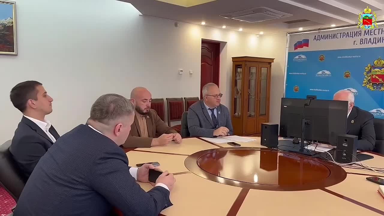 В формате видеоконференции прошло рабочее совещание главы Черниговского муниципального округа области Илоны Щипенко и мэра Владикавказа Вячеслава Мильдзихова