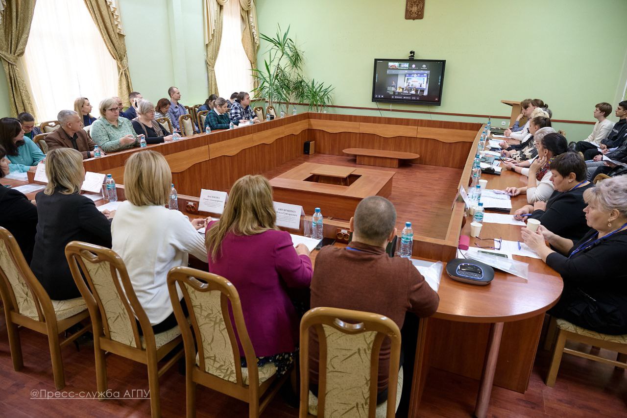 Диалог профессионалов: на базе АГПУ им. П. Д. Осипенко прошёл межрегиональный вебинар по технологиям работы с психолого-педагогическими классами Диалог профессионалов: на базе АГПУ им. П. Д. Осипенко прошёл межрегиональный вебинар по технологиям работы с психолого-педагогическими классами