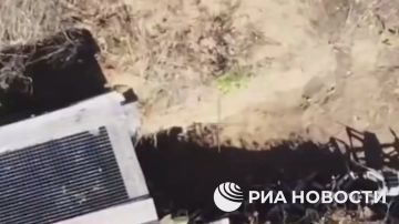 Техник отдельного взвода БПЛА 1429-го гвардейского мотострелкового полка с позывным «Сахар» рассказал, что операторы беспилотных систем из группировки войск «Днепр» на Запорожском направлении уничтожили вражеские дроны...