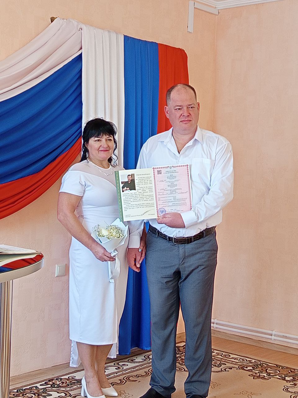 В лучах осеннего солнца, в этот дивный день, в территориальном отделе ЗАГС Веселовского района Управления ЗАГС Запорожской области Антон и Ирина стали юбилейной парой, скрепившей свои сердца узами брака