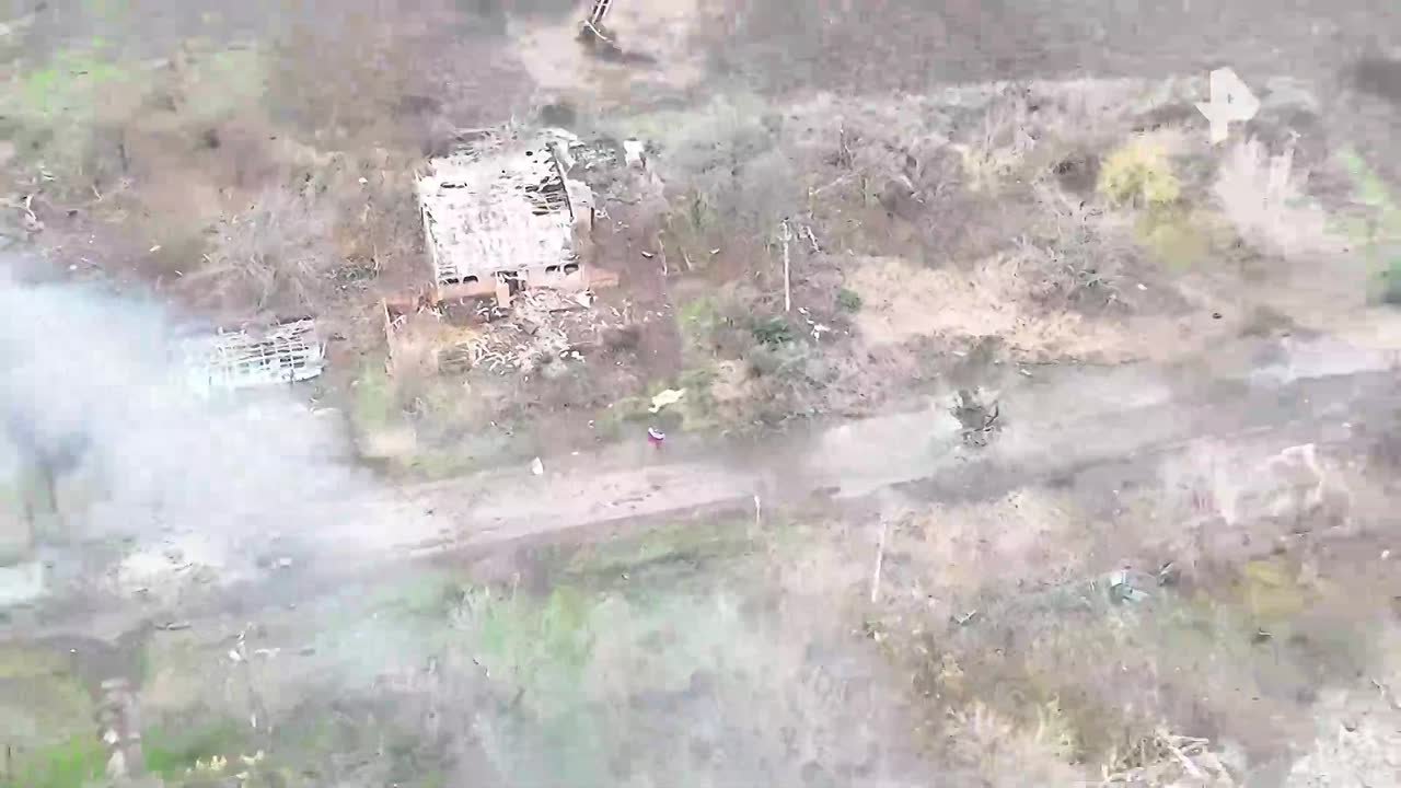 Кадры освобождения населенного пункта Яблоково в Запорожской области российскими военными показало Минобороны РФ