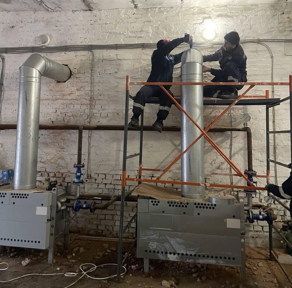 Бригада из Дагестана установила дымоотвод в новой котельной Тимошевского Дома культуры Бригада из Дагестана установила дымоотвод в новой котельной Тимошевского Дома культуры