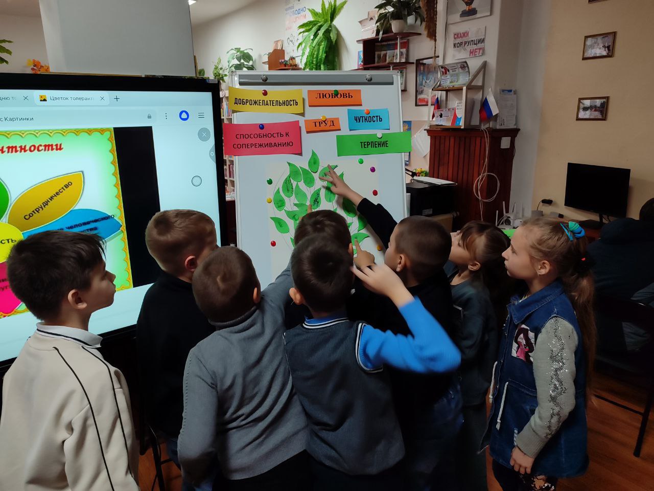 В Токмакской городской библиотеке-филиале прошёл час общения «Мы разные, но мы вместе», приуроченный к Международному дню толерантности В Токмакской городской библиотеке-филиале прошёл час общения «Мы разные, но мы вместе», приуроченный к Международному дню толерантности