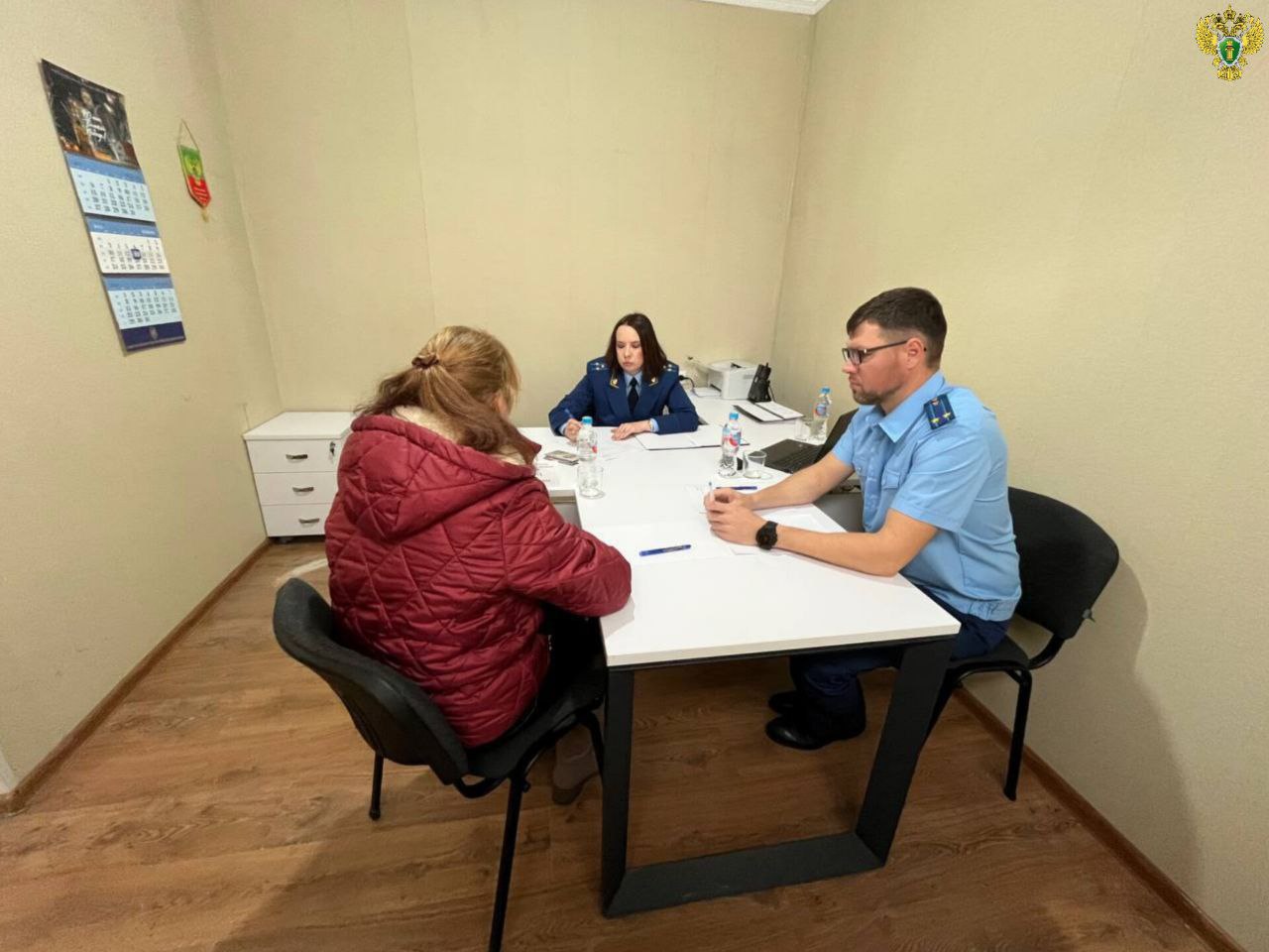 В рамках работы «мобильной приемной» представителем прокуратуры Запорожской области проведен выездной личный прием граждан, проживающих в городе Токмаке В рамках работы «мобильной приемной» представителем прокуратуры Запорожской области проведен выездной личный прием граждан, проживающих в городе Токмаке