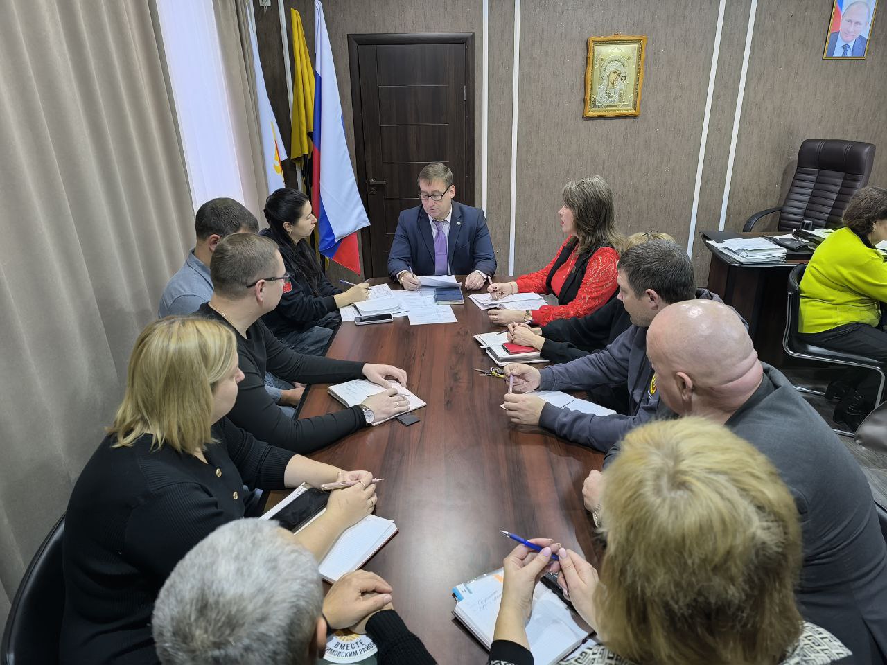 Оперативное совещание с аппаратом, шеф-регионом и начальниками отделов администрации провел глава Акимовского муниципального округа Александр Трудоношин Оперативное совещание с аппаратом, шеф-регионом и начальниками отделов администрации провел глава Акимовского муниципального округа Александр Трудоношин