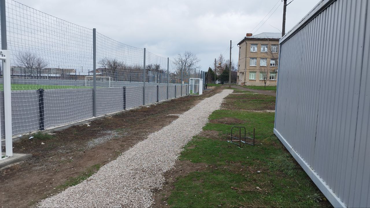 Администрация и жители Приазовского муниципального округа выражают благодарность Пеневу Игорю Григорьевичу, члену партии «Единая Россия», за активную помощь в благоустройстве и организации пространства для занятий спортом в... Администрация и жители Приазовского муниципального округа выражают благодарность Пеневу Игорю Григорьевичу, члену партии «Единая Россия», за активную помощь в благоустройстве и организации пространства для занятий спортом в...