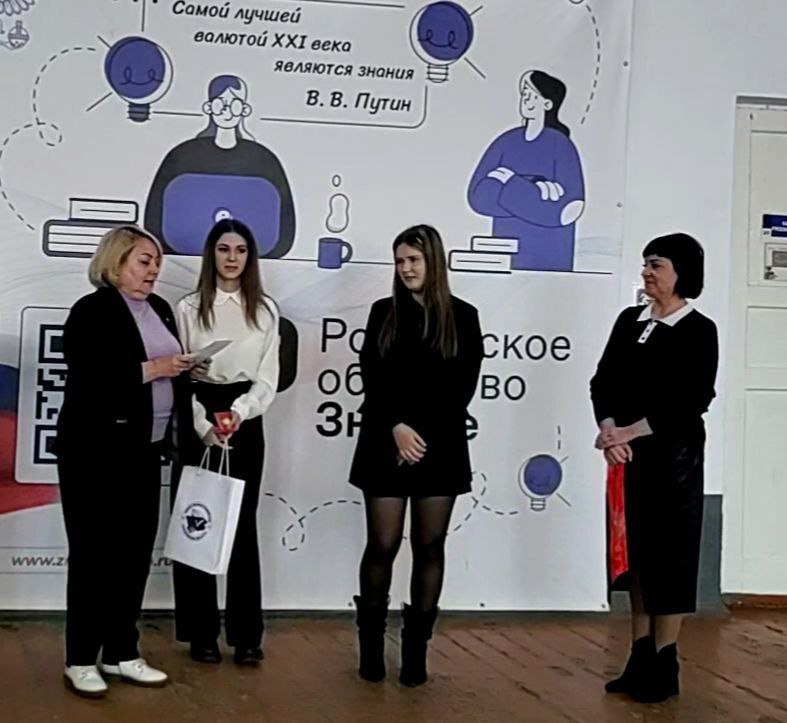 В Мирненской "СОШ №6" состоялась инаугурация Президента школы