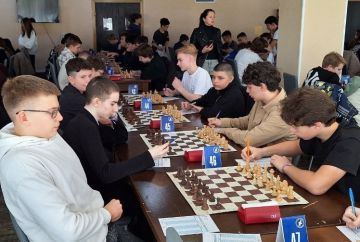 В курортном пгт Джубга Краснодарского края прошло первенство Южного федерального округа по шахматам среди мальчиков и девочек в возрастных категориях до 9 лет, 11 лет, 13 лет, юношей и девушек до 15 лет, 17 лет и 19 лет