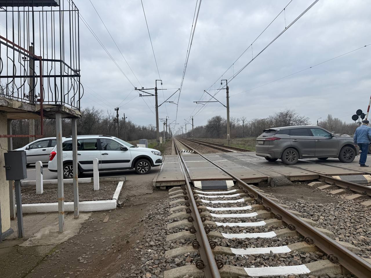 На железнодорожном переезде, расположенном вблизи густонаселенного района, сотрудники Госавтоинспекции провели профилактическое мероприятие, направленное на повышение безопасности дорожного движения На железнодорожном переезде, расположенном вблизи густонаселенного района, сотрудники Госавтоинспекции провели профилактическое мероприятие, направленное на повышение безопасности дорожного движения