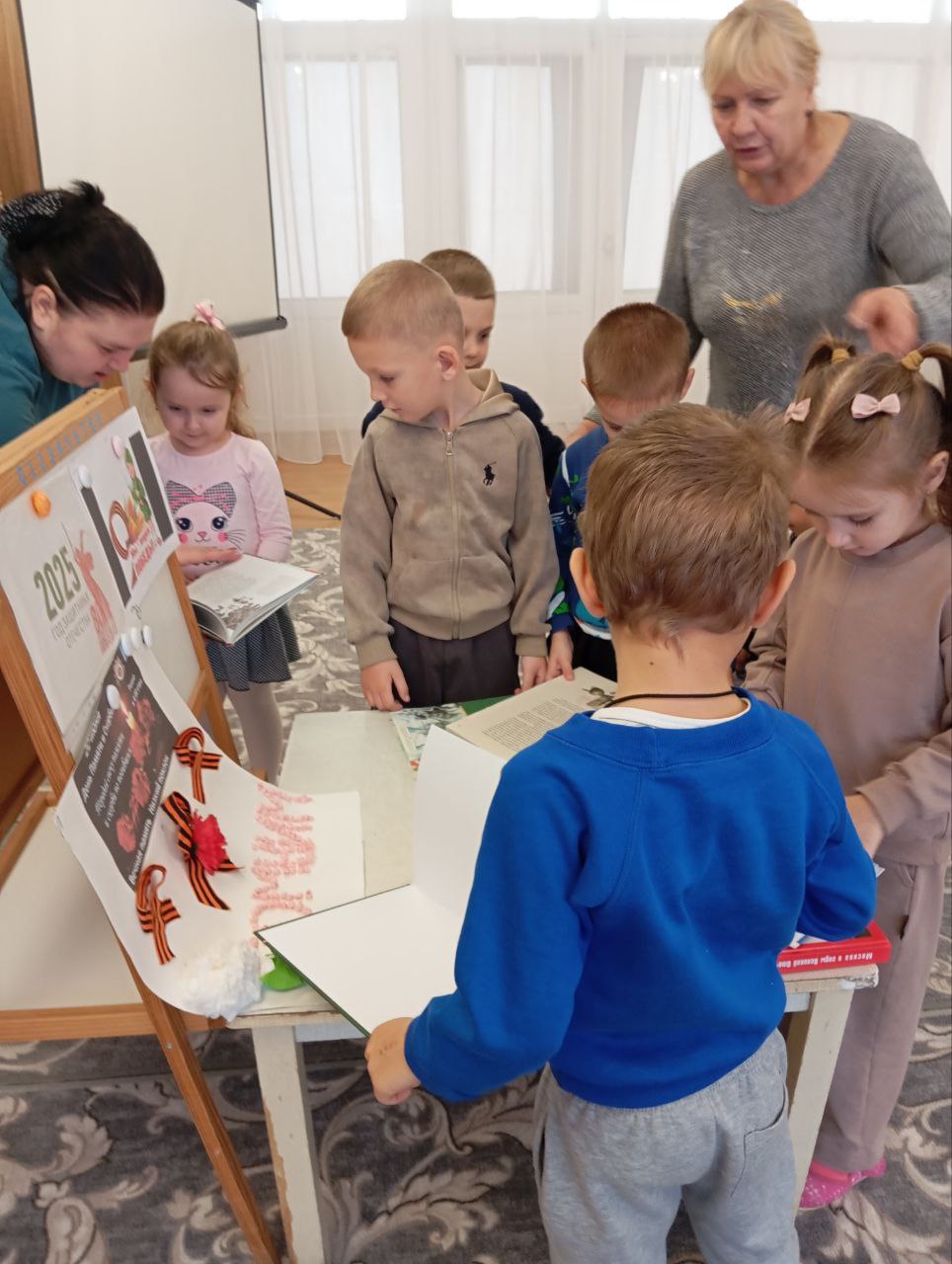 В рамках плана мероприятий, посвященных Году защитника Отечества, Ботиевская библиотека провела мероприятие в детском саду " Солнышко " тематическая книжная выставка " И память о войне нам оставляет книга ". Для... В рамках плана мероприятий, посвященных Году защитника Отечества, Ботиевская библиотека провела мероприятие в детском саду " Солнышко " тематическая книжная выставка " И память о войне нам оставляет книга ". Для...