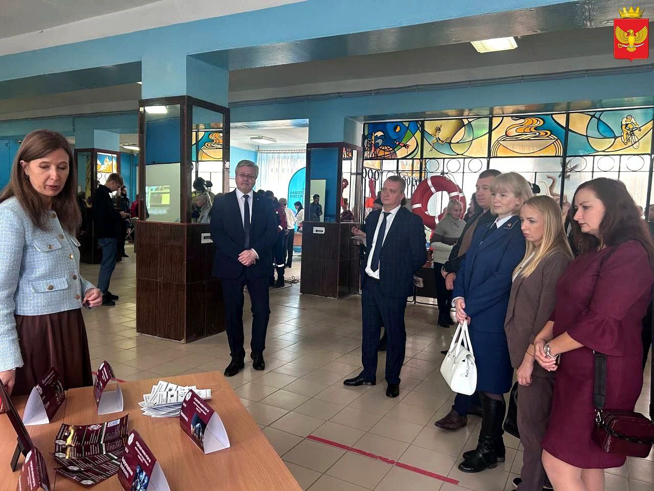 14 ноября на базе Приморского колледжа (филиал) ФГБОУ ВО «Мелитопольский государственный университет» прошло масштабное профориентационное мероприятие «Контур безопасности», которое собрало в стенах учреждения будущих... 14 ноября на базе Приморского колледжа (филиал) ФГБОУ ВО «Мелитопольский государственный университет» прошло масштабное профориентационное мероприятие «Контур безопасности», которое собрало в стенах учреждения будущих...