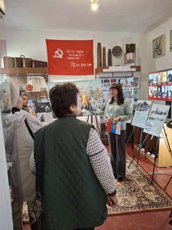 В Акимовском районном историко-краеведческом музее с 10 по 14 ноября экспонировалась выставка, посвященная памяти Героев в Великой Отечественной войне «Освободители Европы» В Акимовском районном историко-краеведческом музее с 10 по 14 ноября экспонировалась выставка, посвященная памяти Героев в Великой Отечественной войне «Освободители Европы»