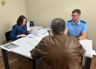 В рамках работы «мобильной приемной» представителем прокуратуры Запорожской области проведен выездной личный прием граждан, проживающих в городе Токмаке