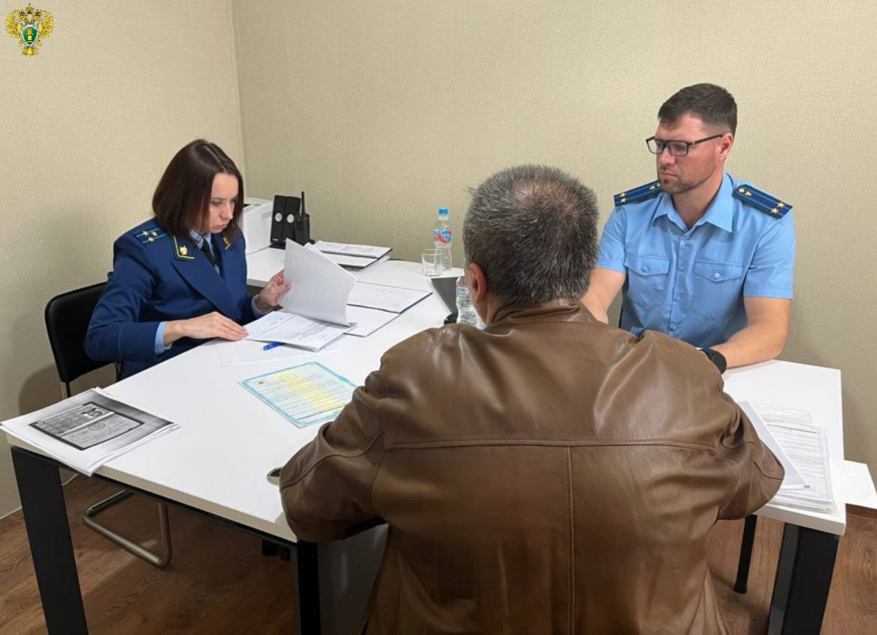 В рамках работы «мобильной приемной» представителем прокуратуры Запорожской области проведен выездной личный прием граждан, проживающих в городе Токмаке