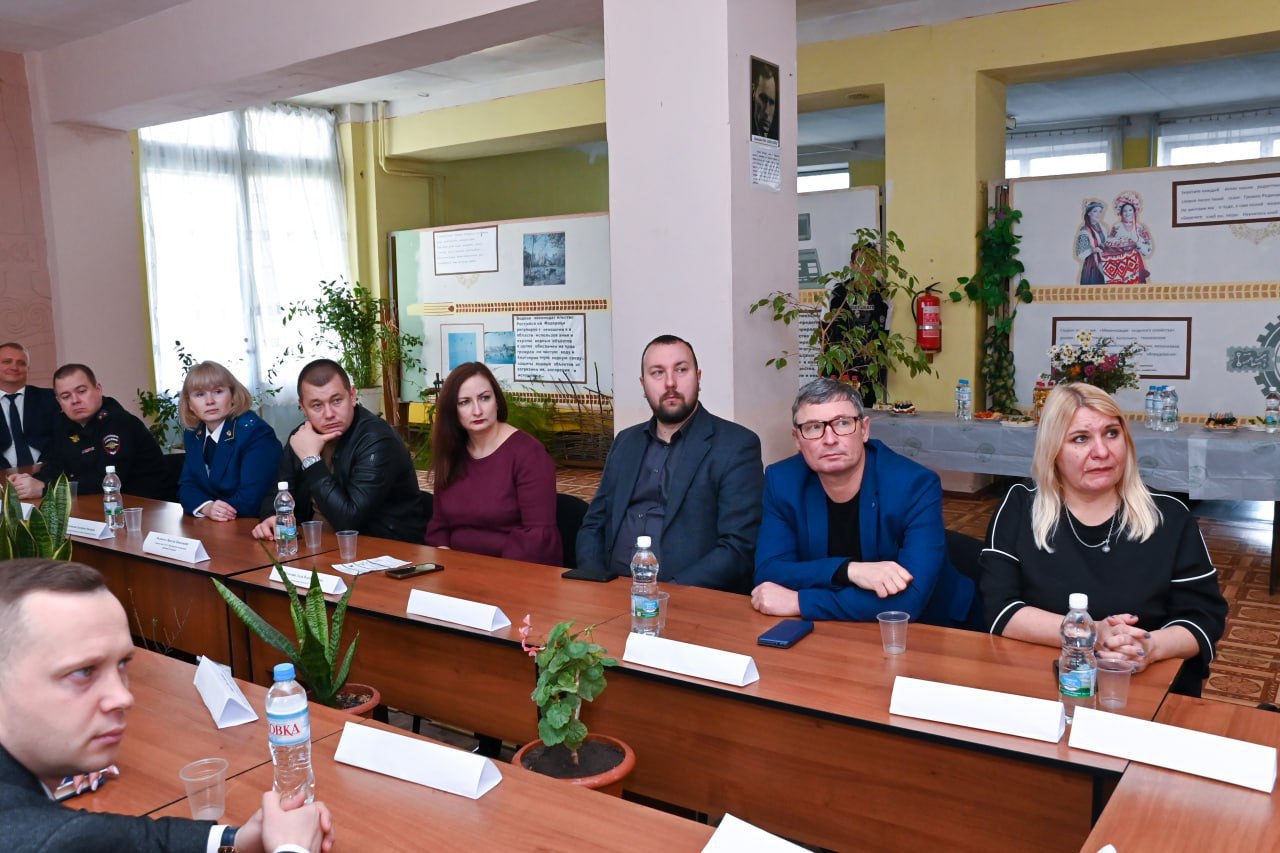 «Контур безопасности»: в Приморском колледже МелГУ обсудили стратегию развития и подготовку кадров! «Контур безопасности»: в Приморском колледже МелГУ обсудили стратегию развития и подготовку кадров!