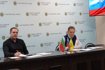 Глава Токмакского муниципального округа Александр Калмыков провел еженедельное рабочее совещание, в котором приняли участие Первый заместитель Председателя Правительства Пензенской области Виктор Кувайцев, заместители и...
