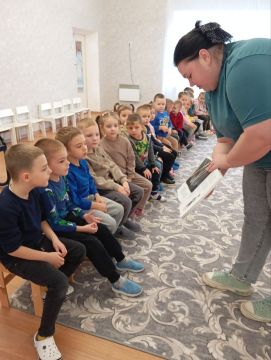 В рамках плана мероприятий, посвященных Году защитника Отечества, Ботиевская библиотека провела мероприятие в детском саду " Солнышко " тематическая книжная выставка " И память о войне нам оставляет книга ". Для...