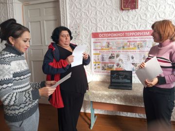 14 ноября сотрудники Новоалексеевского сельского клуба организовали для разновозрастного населения лекцию на тему «Осторожно: терроризм! Ваши действия в экстремальных ситуациях. Как вести себя при обрушении здания»