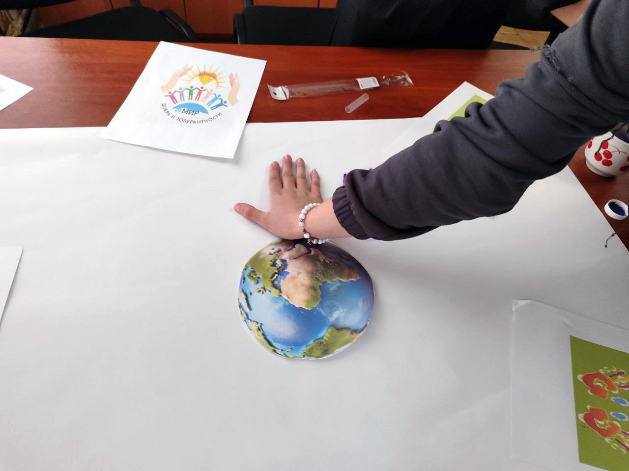 Плодородненская библиотека провела урок толерантности Плодородненская библиотека провела урок толерантности