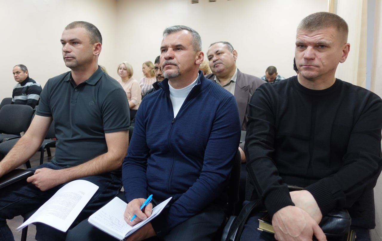 Глава Токмакского муниципального округа Александр Калмыков провел еженедельное рабочее совещание, в котором приняли участие Первый заместитель Председателя Правительства Пензенской области Виктор Кувайцев, заместители и... Глава Токмакского муниципального округа Александр Калмыков провел еженедельное рабочее совещание, в котором приняли участие Первый заместитель Председателя Правительства Пензенской области Виктор Кувайцев, заместители и...