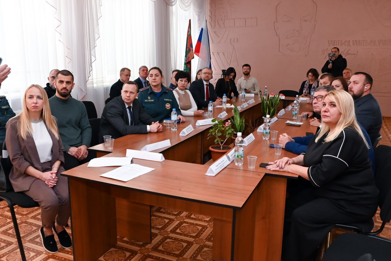 «Контур безопасности»: в Приморском колледже МелГУ обсудили стратегию развития и подготовку кадров! «Контур безопасности»: в Приморском колледже МелГУ обсудили стратегию развития и подготовку кадров!