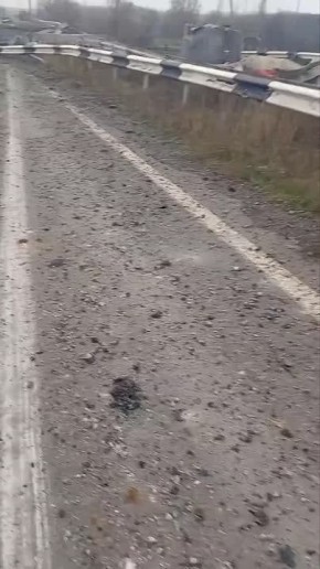 Последствия ударов ФАБов с УМПК по мосту, использовавшегося для снабжения Покровска