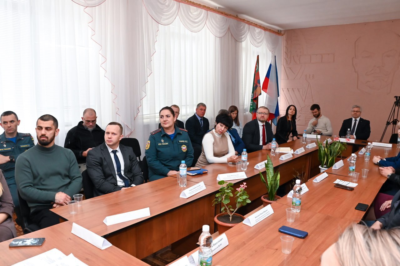 «Контур безопасности»: в Приморском колледже МелГУ обсудили стратегию развития и подготовку кадров! «Контур безопасности»: в Приморском колледже МелГУ обсудили стратегию развития и подготовку кадров!