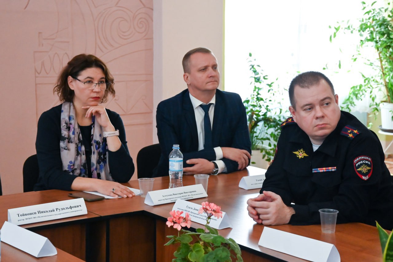 «Контур безопасности»: в Приморском колледже МелГУ обсудили стратегию развития и подготовку кадров! «Контур безопасности»: в Приморском колледже МелГУ обсудили стратегию развития и подготовку кадров!