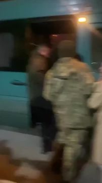 Очередного «добровольца» запаковали в бусик людоловы