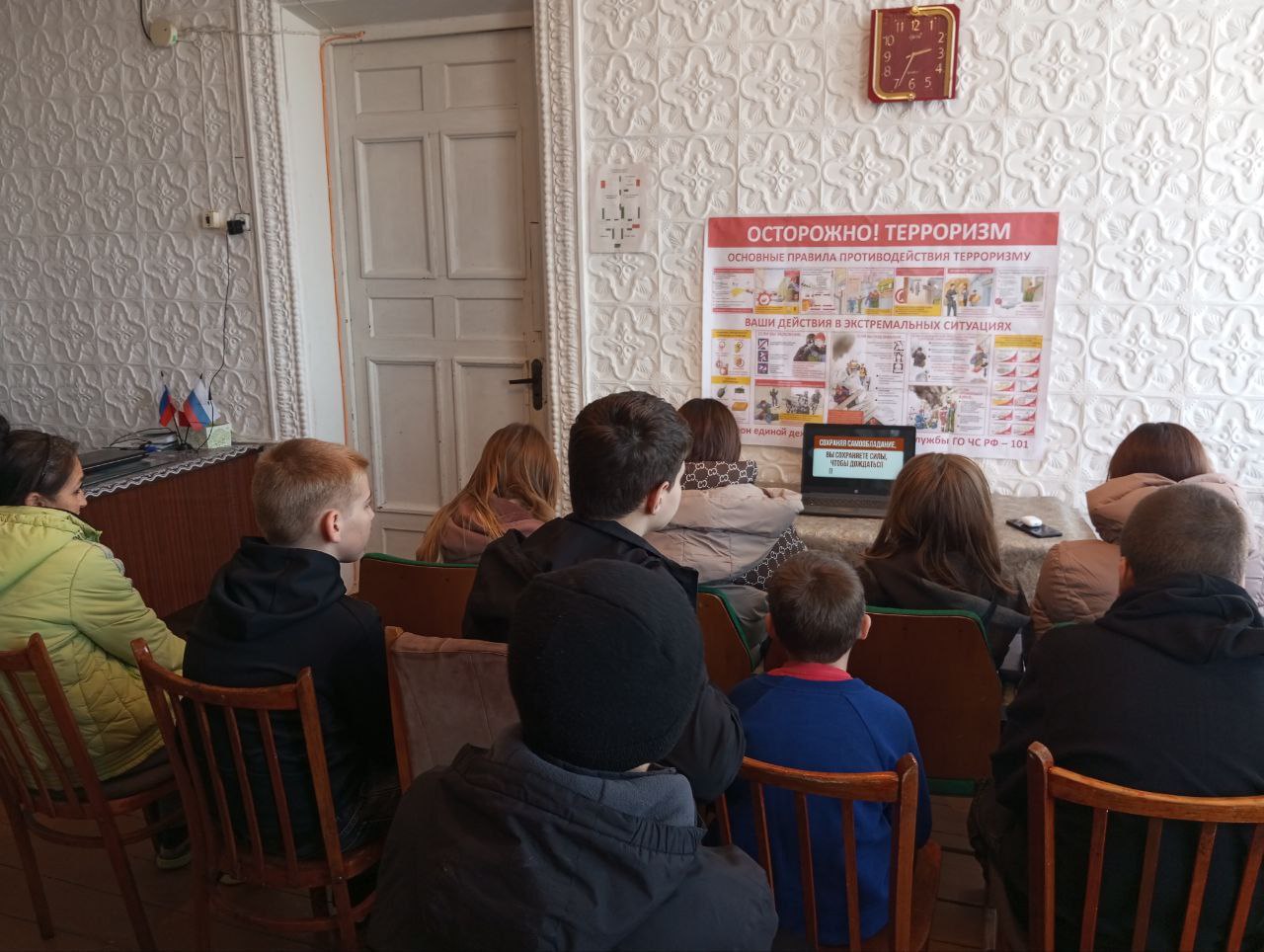 14 ноября сотрудники Новоалексеевского сельского клуба организовали для разновозрастного населения лекцию на тему «Осторожно: терроризм! Ваши действия в экстремальных ситуациях. Как вести себя при обрушении здания» 14 ноября сотрудники Новоалексеевского сельского клуба организовали для разновозрастного населения лекцию на тему «Осторожно: терроризм! Ваши действия в экстремальных ситуациях. Как вести себя при обрушении здания»