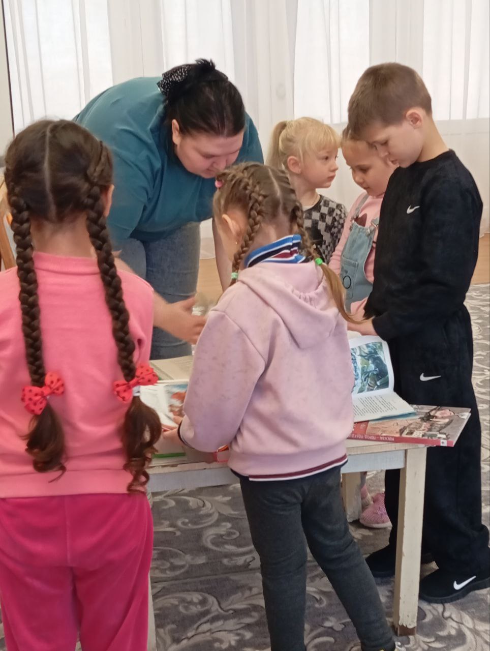 В рамках плана мероприятий, посвященных Году защитника Отечества, Ботиевская библиотека провела мероприятие в детском саду " Солнышко " тематическая книжная выставка " И память о войне нам оставляет книга ". Для... В рамках плана мероприятий, посвященных Году защитника Отечества, Ботиевская библиотека провела мероприятие в детском саду " Солнышко " тематическая книжная выставка " И память о войне нам оставляет книга ". Для...