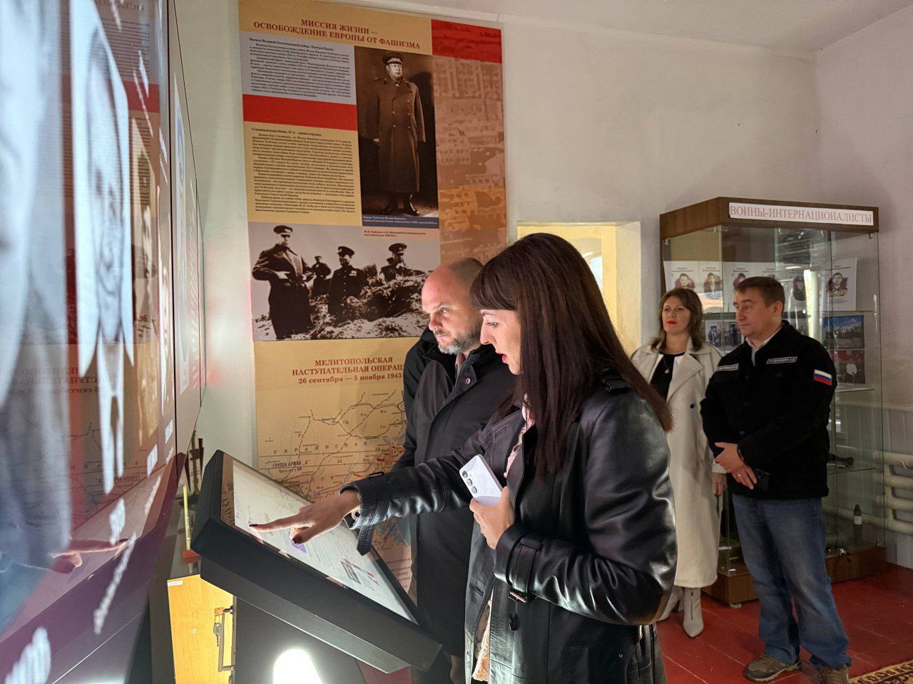 Глава округа Александр Трудоношин показал гостям из Инкермана масштабные объекты ремонта и благоустройства Глава округа Александр Трудоношин показал гостям из Инкермана масштабные объекты ремонта и благоустройства