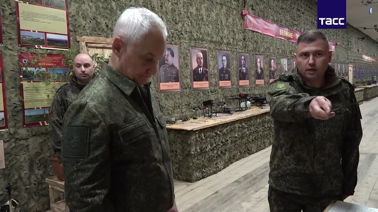 Министр обороны России Андрей Белоусов проинспектировал штаб группировки "Восток", которая демонстрирует ударные темпы продвижения на стыке Запорожской и Днепропетровской областей обходя Гуляйполе с северо-востока и создавая...
