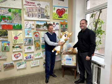 Представители «Единой России» в Токмакском районе установили «Коробку Храбрости» для поддержки детей в медучреждениях