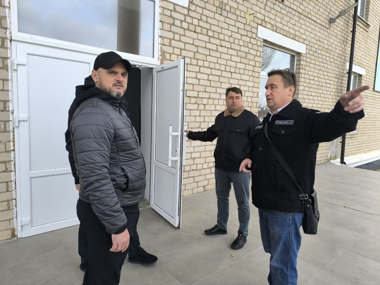 Глава округа Александр Трудоношин показал гостям из Инкермана масштабные объекты ремонта и благоустройства Глава округа Александр Трудоношин показал гостям из Инкермана масштабные объекты ремонта и благоустройства