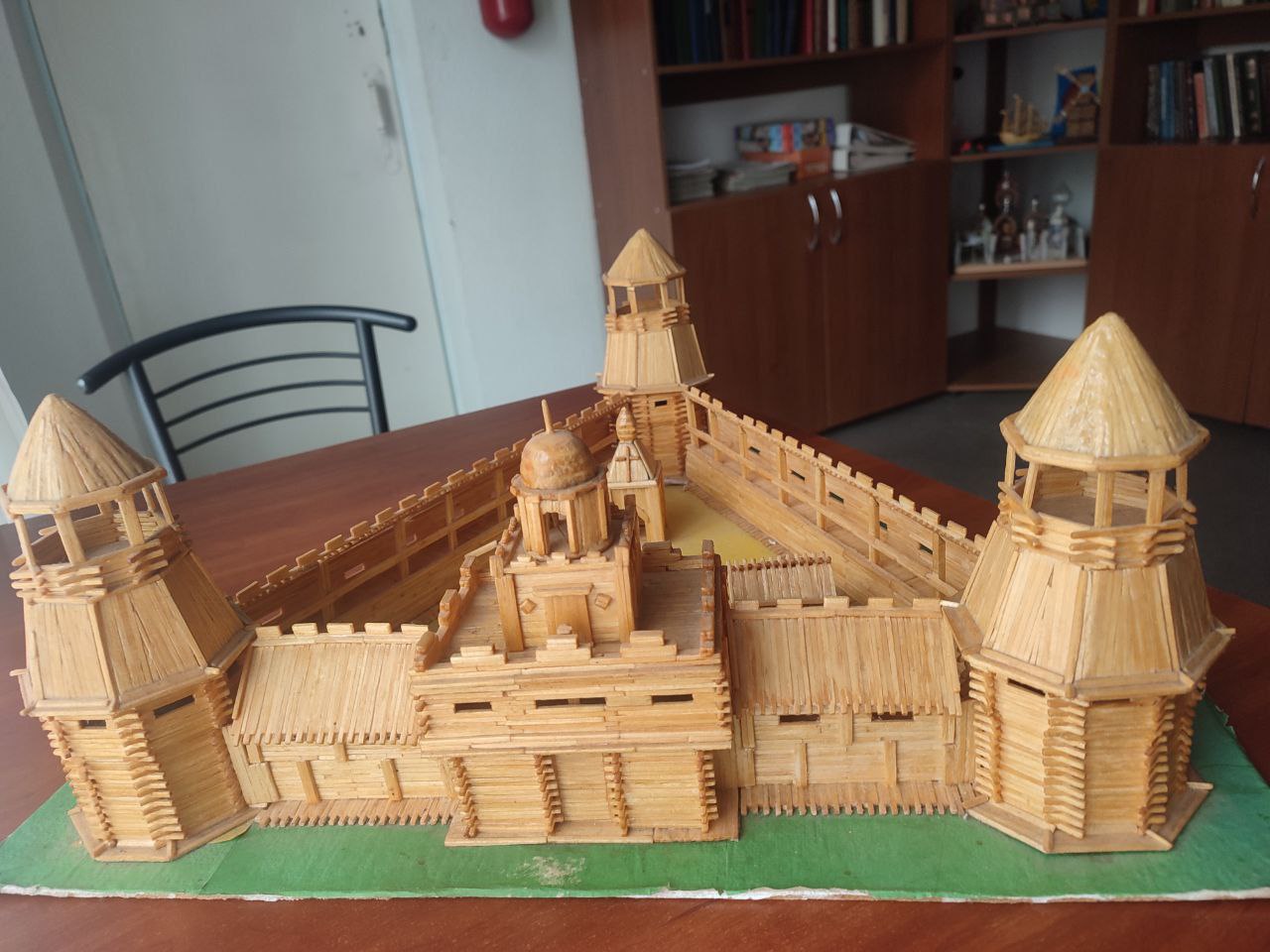 «В этом — смысл жизни»: беспалый мастер из Запорожской области рассказал, как создаёт шедевры из спичек «В этом — смысл жизни»: беспалый мастер из Запорожской области рассказал, как создаёт шедевры из спичек