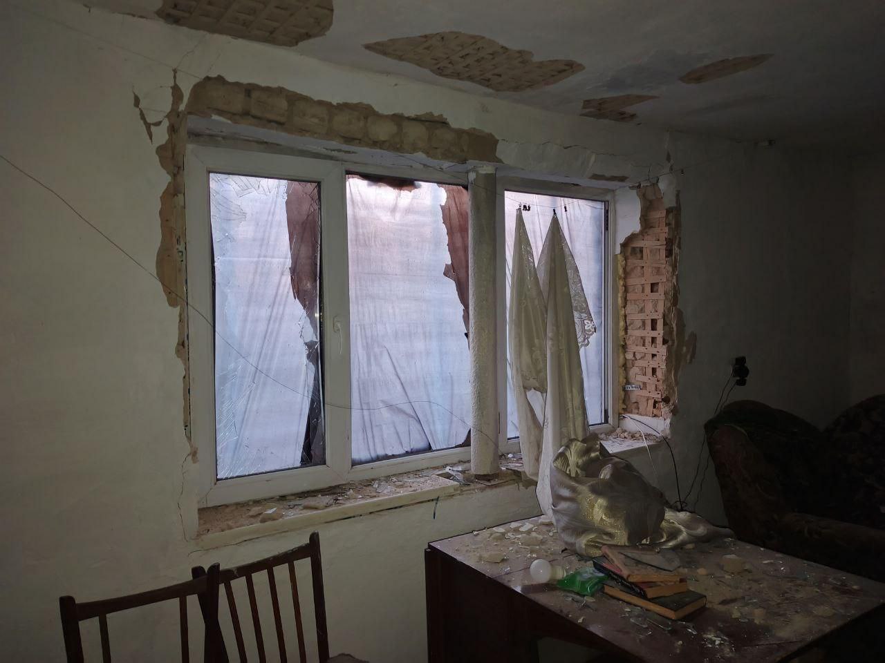 Мастера из Марий Эл осмотрели частный дом в Маринополе после «прилета» Мастера из Марий Эл осмотрели частный дом в Маринополе после «прилета»