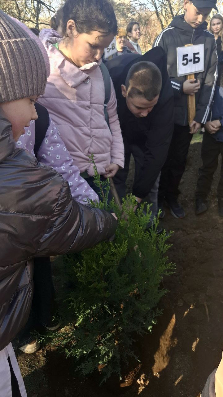 Посвящение в пятиклассники в среднеобразовательной школы №1 «София» г. Днепрорудное Посвящение в пятиклассники в среднеобразовательной школы №1 «София» г. Днепрорудное