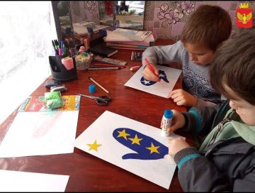 Аппликационный день для маленьких жителей села Радоловка 18 ноября организовали и провели творческие сотрудники учреждения культуры