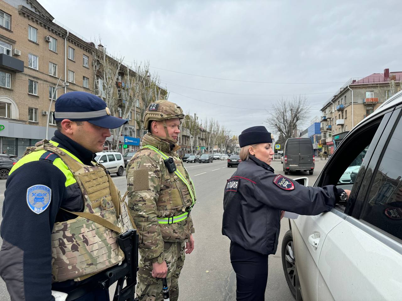 В целях повышения безопасности дорожного движения и профилактики дорожно-транспортных происшествий сотрудники Госавтоинспекции совместно с инспекторами 219 военной автомобильной инспекции (территориальной) провели... В целях повышения безопасности дорожного движения и профилактики дорожно-транспортных происшествий сотрудники Госавтоинспекции совместно с инспекторами 219 военной автомобильной инспекции (территориальной) провели...